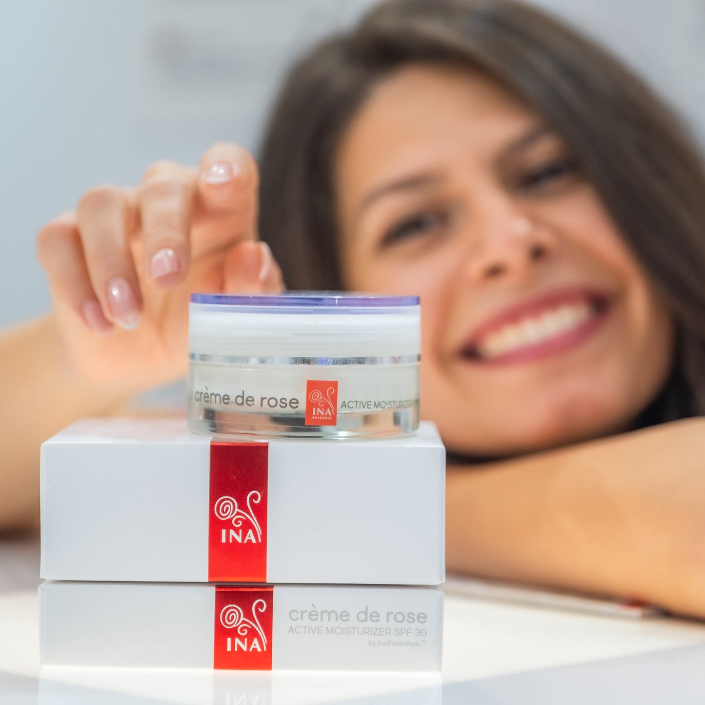 Kaufen Sie 2 Anti-Age-Gesichtsseren und erhalten Sie 1 Active Moisturizer gratis