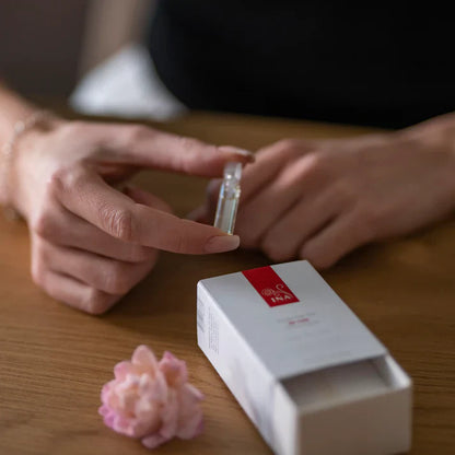 Ätherisches Bio-Rosenöl - Rosa Damascena-Öl